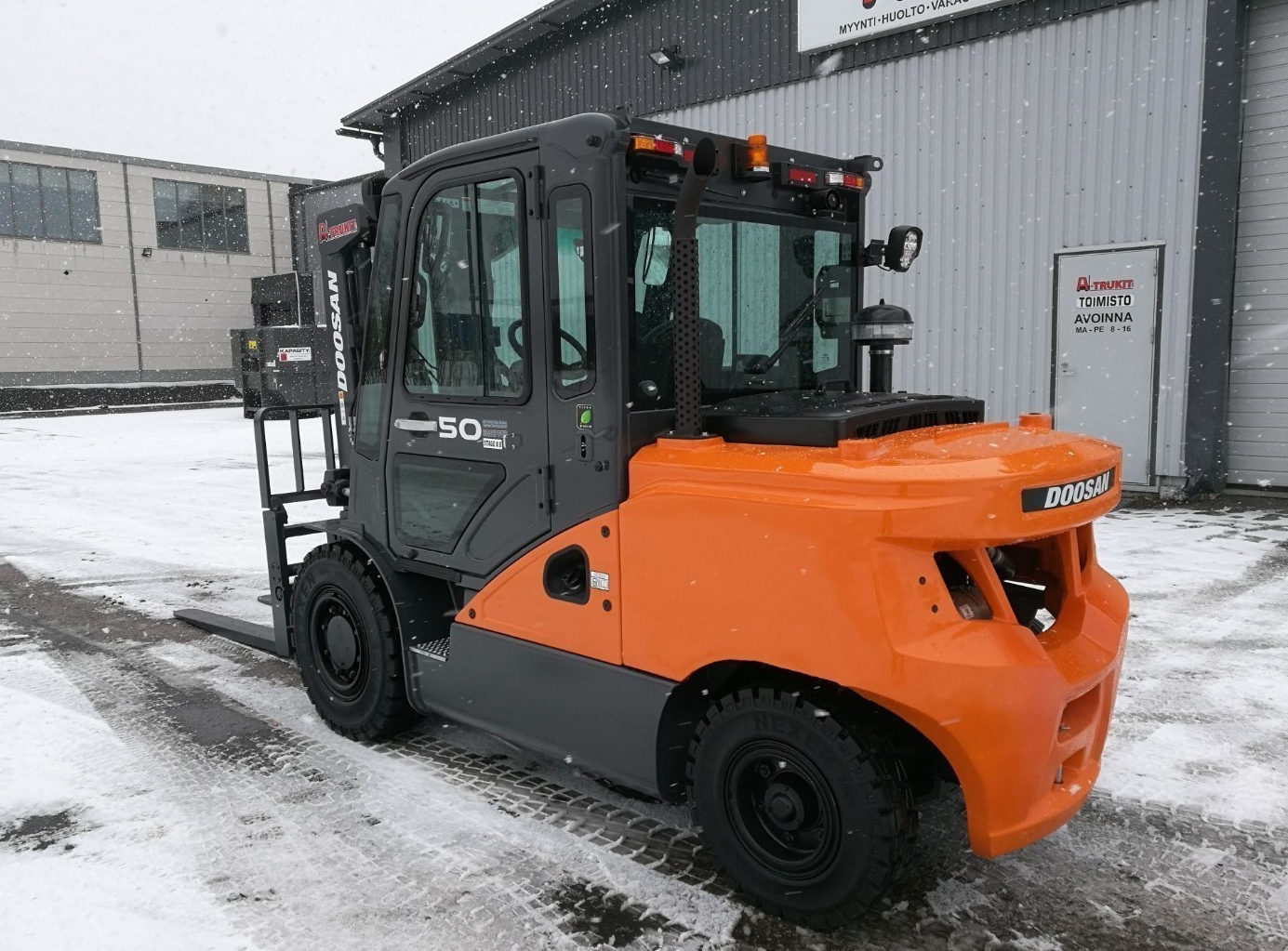 Дизельный погрузчик Doosan D50SC-7 - фото №1