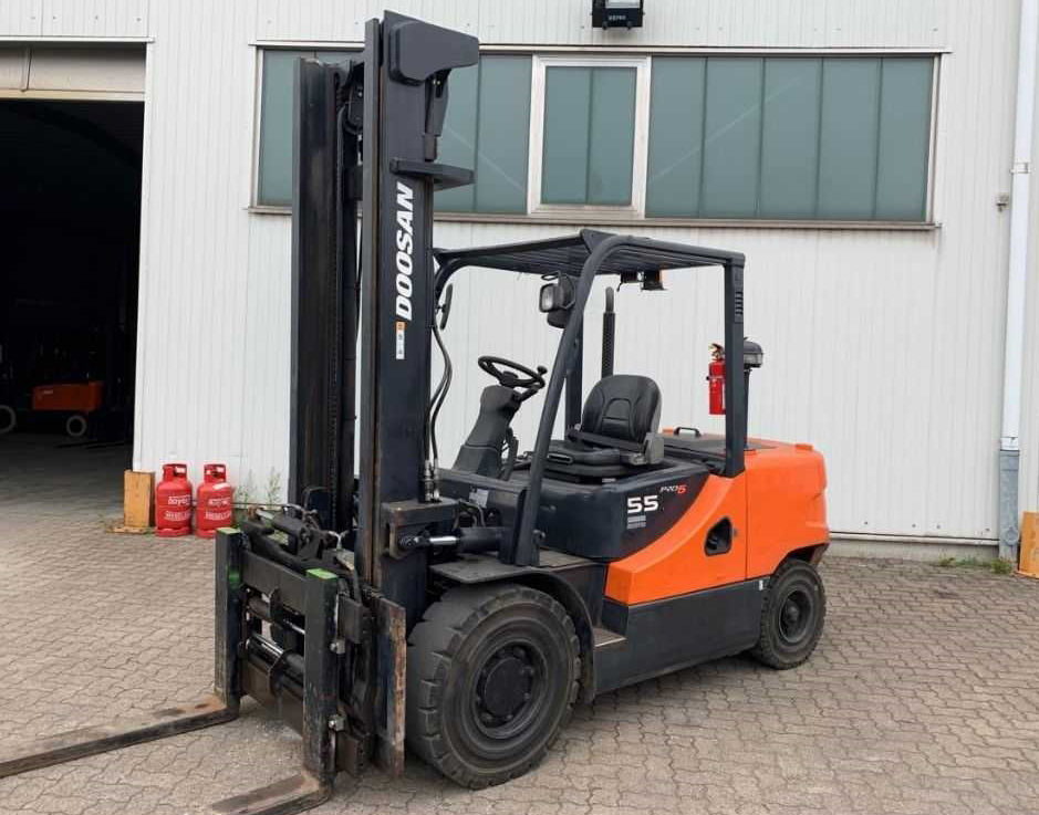 Дизельный погрузчик Doosan D55SC-5 - фото №1