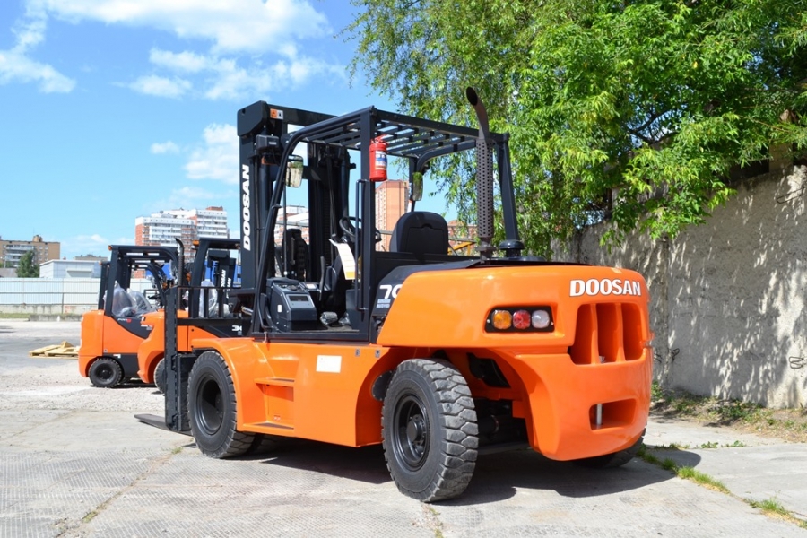 Дизельный погрузчик Doosan D70S-5 - фото №1