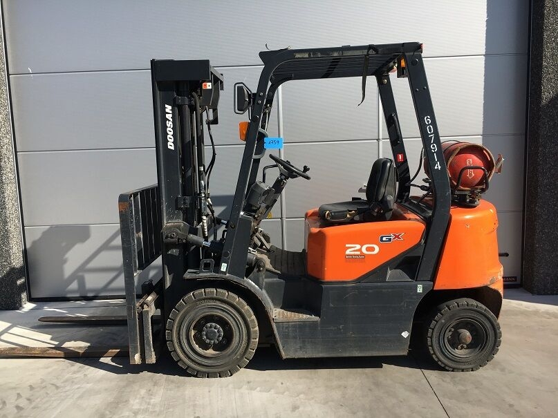 Газбензиновый погрузчик Doosan G20G - фото №1